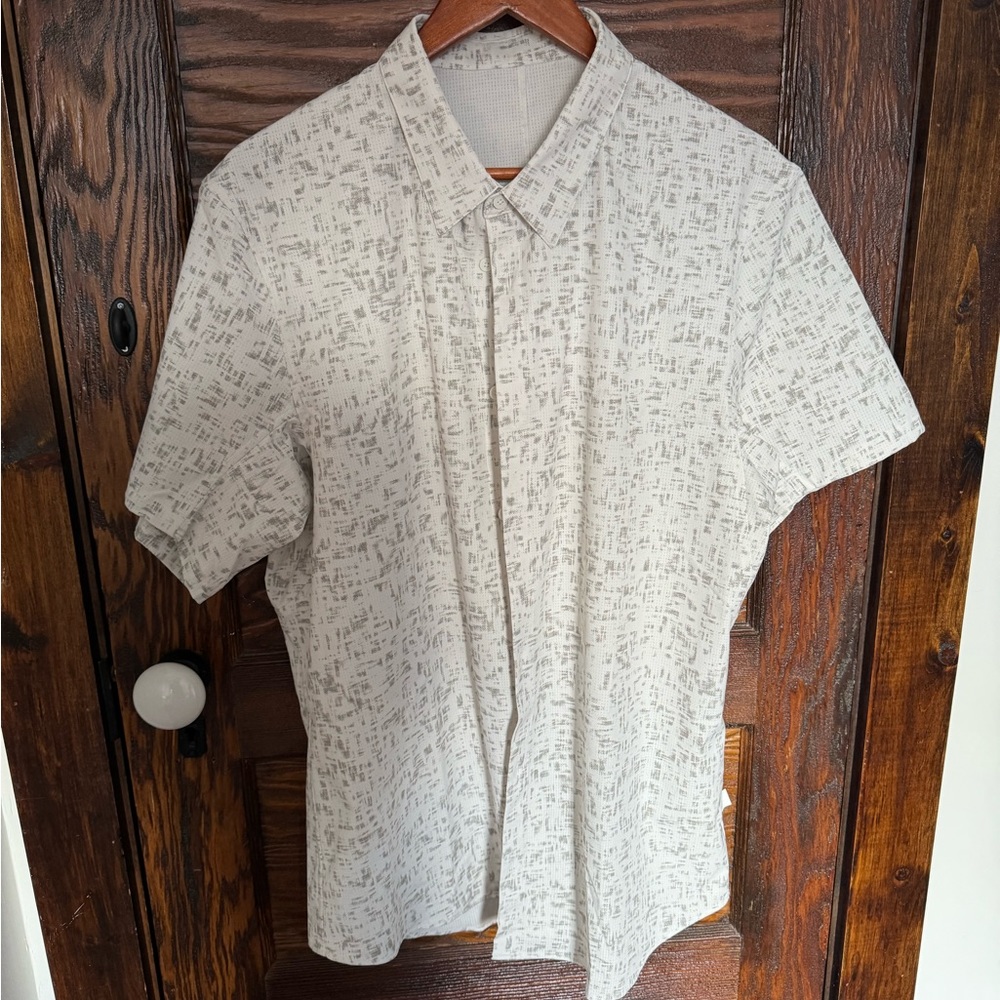MENS LULULEMON BUTTON DOWN TSHIRT